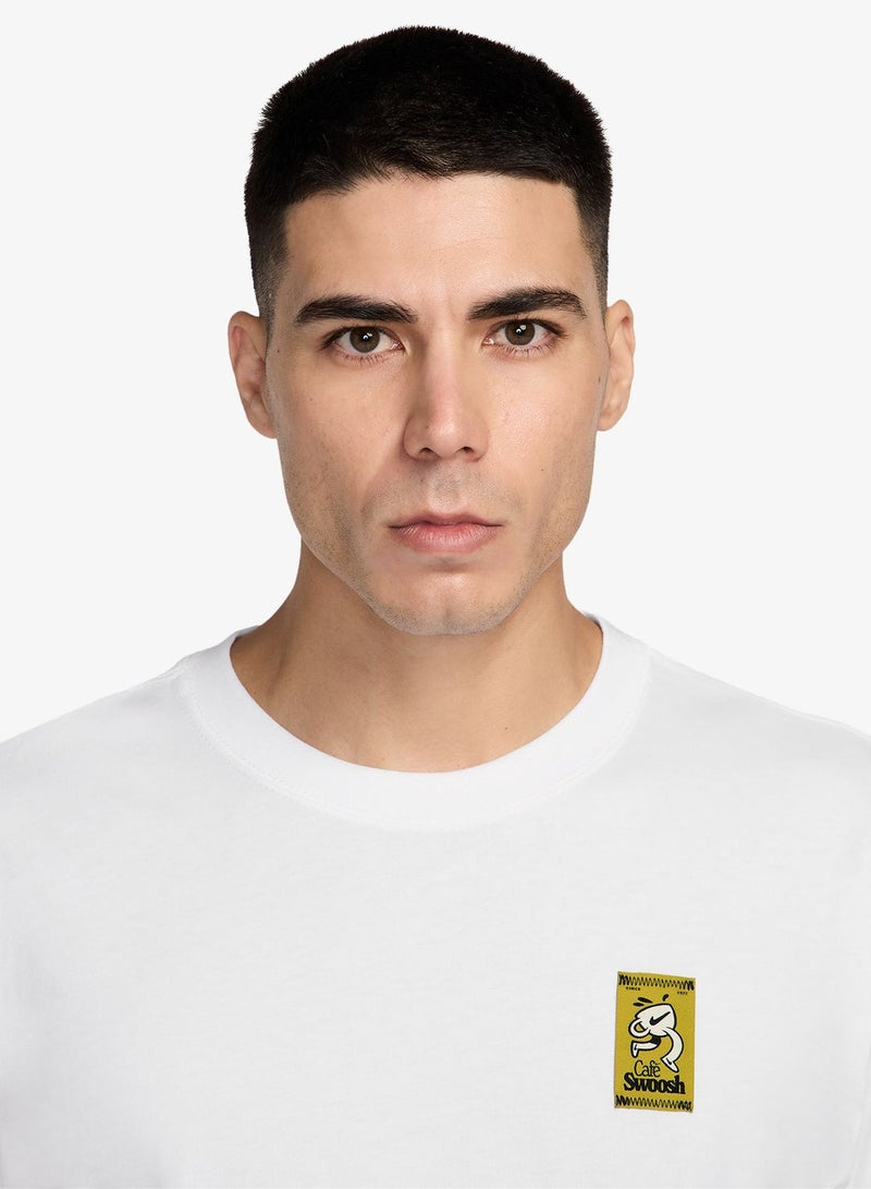 Nike Nsw Lifestyle Café Swoosh Van T-Shirt - Image 3